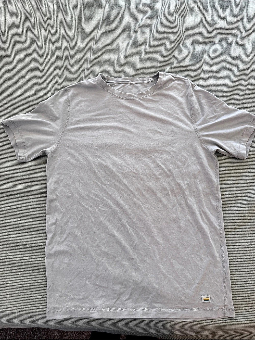 Vuori Mens performance Tshirt hearger gray medium
